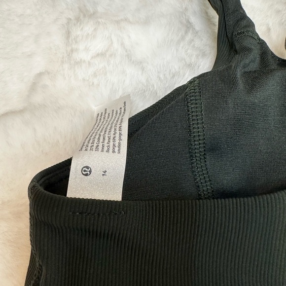 Lululemon Women's green Sports Bra - Picture 6 of 7